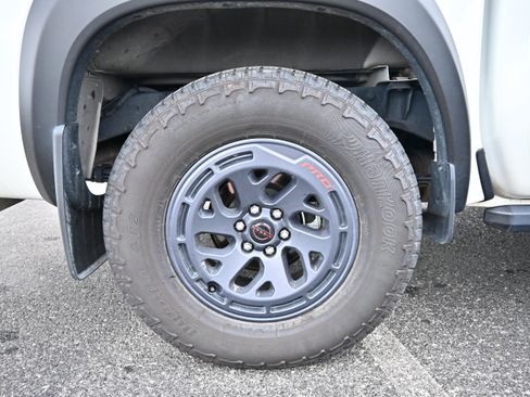 Used 2025 Nissan Frontier PRO-4X w/ Pro Convenience Package AWD/4WD image 9