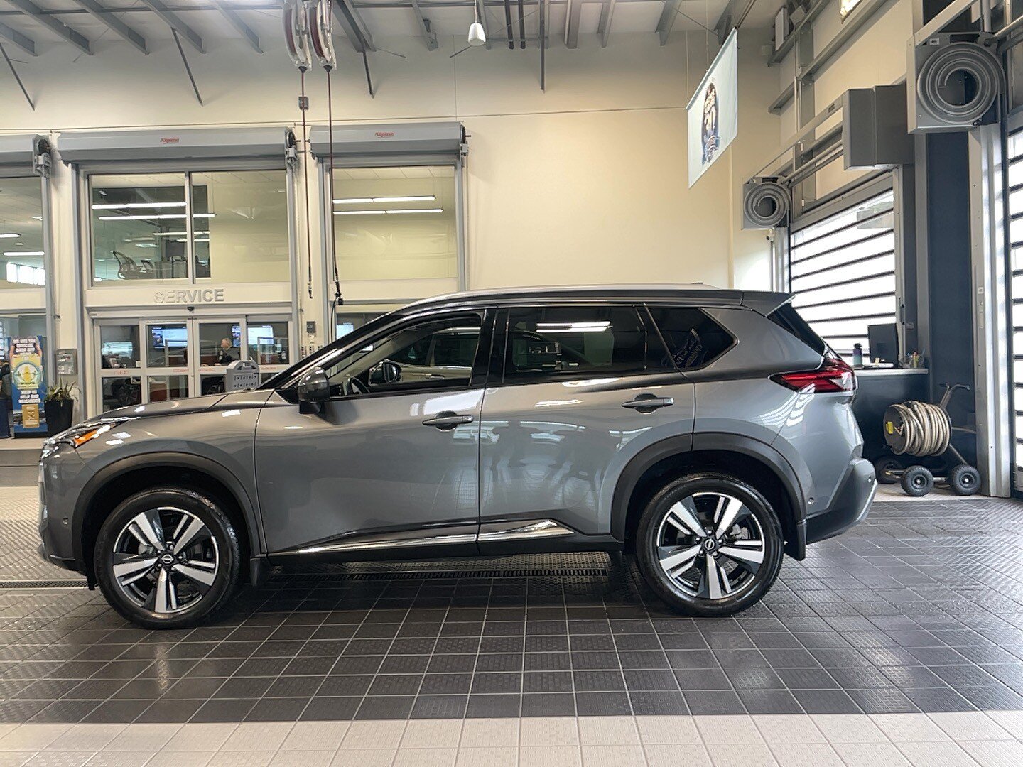 Used 2023 Nissan Rogue SL w/ SL Premium Package AWD/4WD image 4