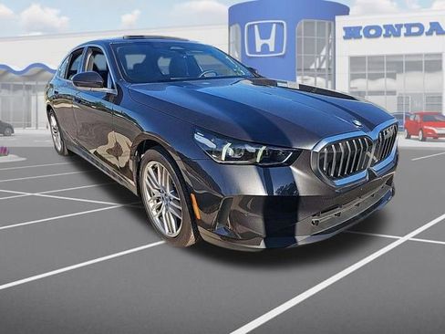 Used 2024 BMW 530i xDrive w/ Premium Package image 5