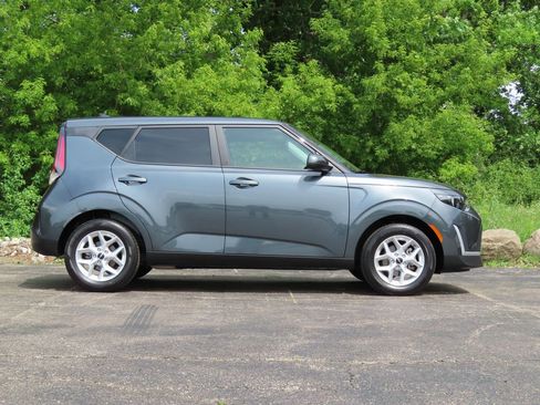 Certified 2025 Kia Soul LX w/ LX Technology Package FWD image 2