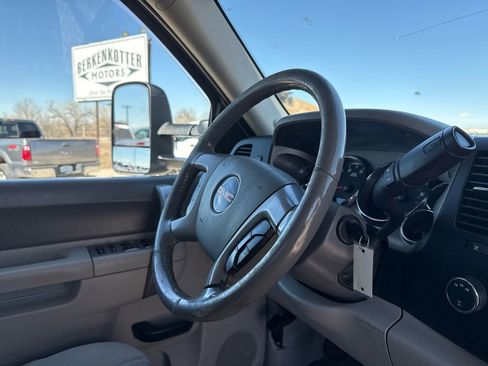 Used 2012 GMC Sierra 2500 SLE w/ SLE Preferred Package AWD/4WD image 17