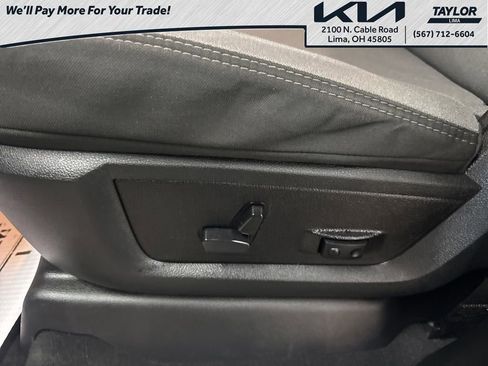 Used 2024 RAM 3500 Big Horn image 25