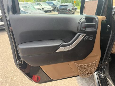 Used 2015 Jeep Wrangler Unlimited Rubicon w/ Dual Top Group AWD/4WD image 26