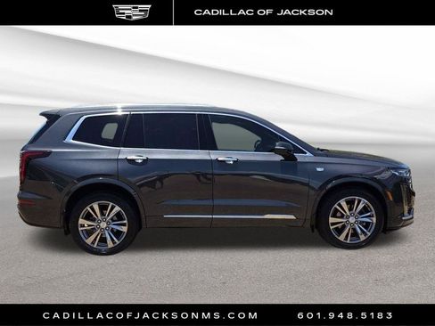 Certified 2022 Cadillac XT6 Premium Luxury w/ Technology Package AWD/4WD image 4