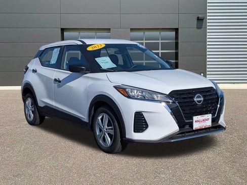 Used 2023 Nissan Kicks S FWD image 3