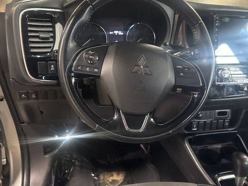 Used 2020 Mitsubishi Outlander LE image 11