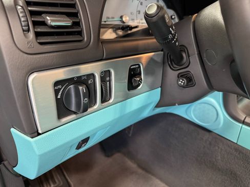 Used 2002 Ford Thunderbird image 57