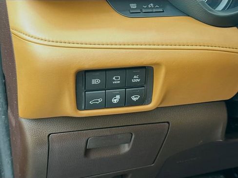 Used 2020 Toyota Highlander Platinum image 10