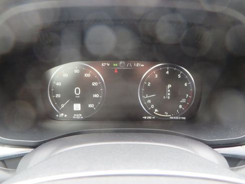 Used 2018 Volvo XC60 T6 Momentum w/ Convenience Package image 18