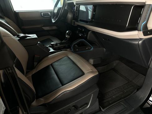 Used 2022 Ford Bronco Wildtrak image 15