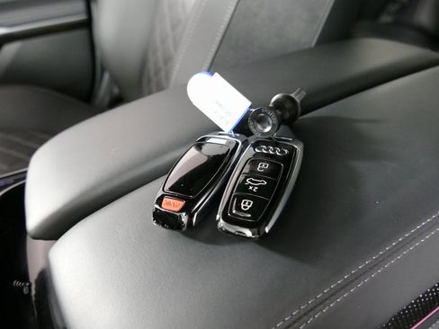 Used 2022 Audi S8 image 12