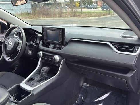 Used 2022 Toyota RAV4 LE AWD/4WD image 18