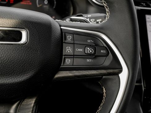 Used 2023 Jeep Grand Cherokee L Limited image 25