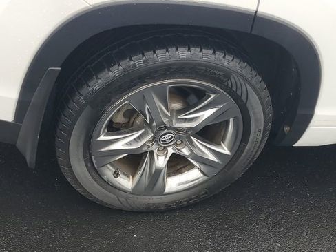 Used 2017 Toyota Highlander Limited AWD/4WD image 5