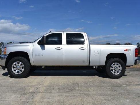 Used 2013 Chevrolet Silverado 2500 LT w/ Custom Sport Truck Package image 3