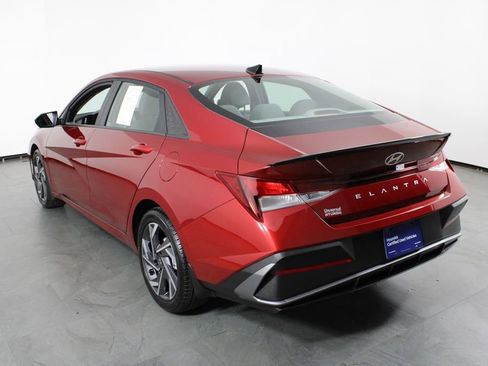Used 2025 Hyundai Elantra Sport image 4