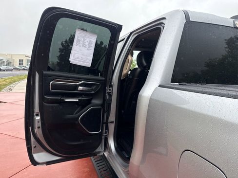 Used 2019 RAM 1500 Laramie AWD/4WD image 18