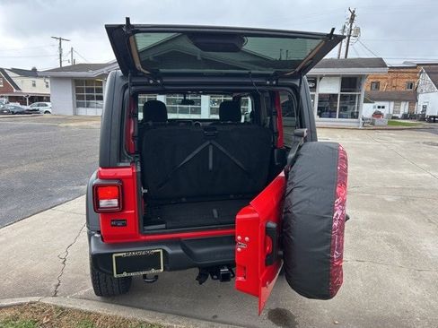 Used 2019 Jeep Wrangler Sport w/ Quick Order Package 28S image 9