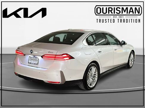 Used 2024 BMW 530i xDrive image 4