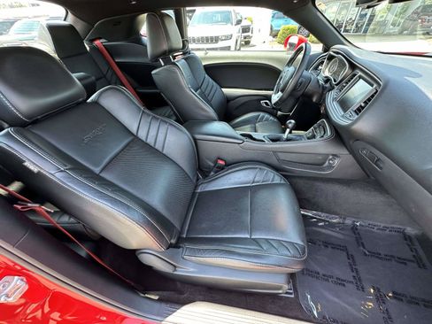 Used 2016 Dodge Challenger SRT RWD image 27