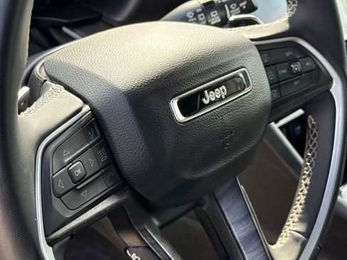 Used 2024 Jeep Grand Cherokee L Limited w/ Luxury Tech Group II AWD/4WD image 29