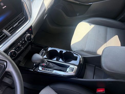 Used 2025 Chevrolet Trax LT FWD image 40