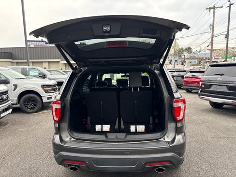 Used 2018 Ford Explorer XLT w/ Equipment Group 202A image 7