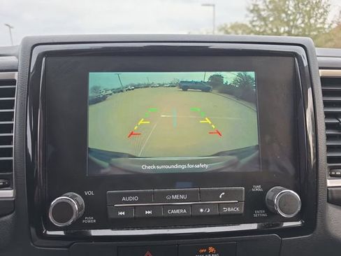 Used 2022 Nissan Frontier SV w/ Technology Package image 9