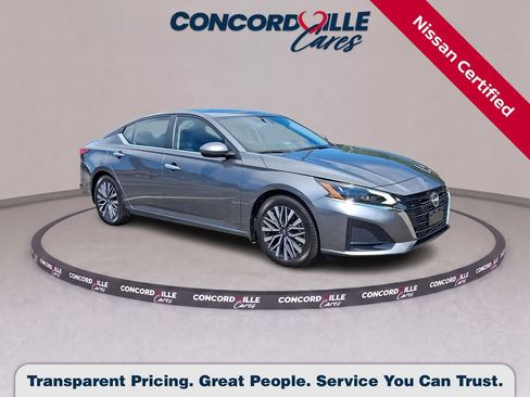 Certified 2023 Nissan Altima 2.5 SV w/ SV Premium Package FWD image 1