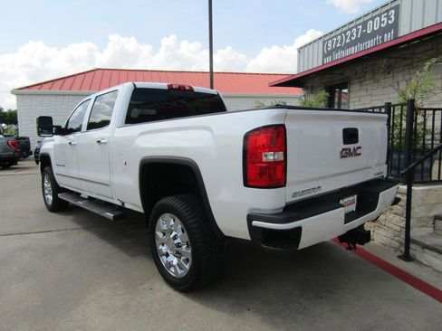 Used 2018 GMC Sierra 2500 Denali w/ Suspension Package, Off-Road image 3