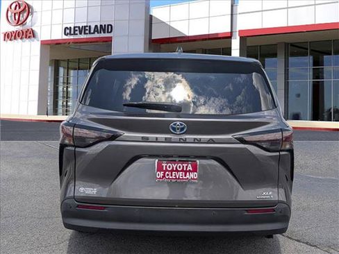 Used 2023 Toyota Sienna XLE FWD image 6