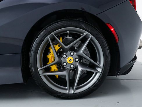 Certified 2022 Ferrari F8 Tributo image 38