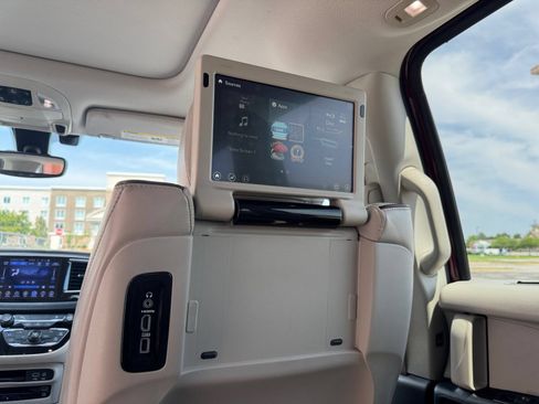 Used 2017 Chrysler Pacifica Limited w/ UConnect Theater Package FWD image 20
