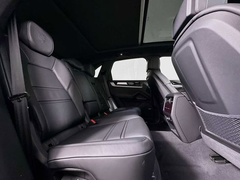 New 2026 Porsche Cayenne image 27