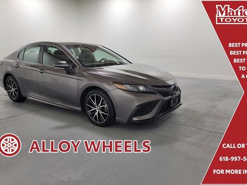 Used 2023 Toyota Camry SE image 1