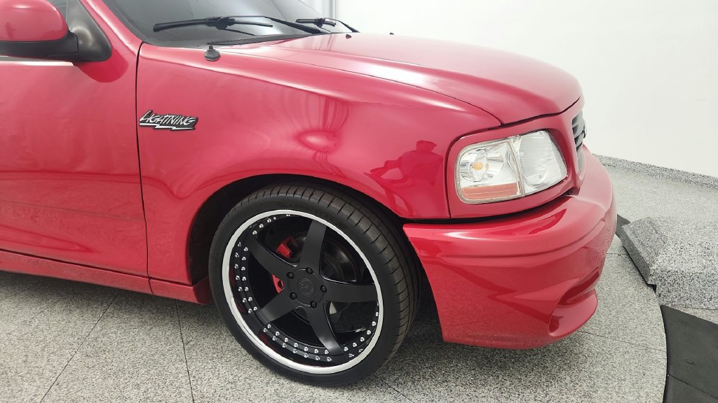 Used 2004 Ford F150 Lightning RWD image 32
