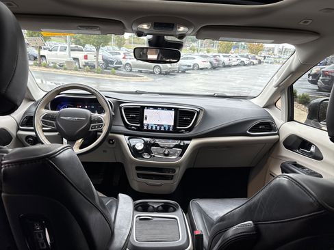 Used 2018 Chrysler Pacifica Limited w/ Advanced Safetytec Group image 28