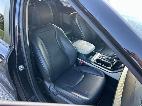 Used 2024 Kia Carnival LX FWD image 17