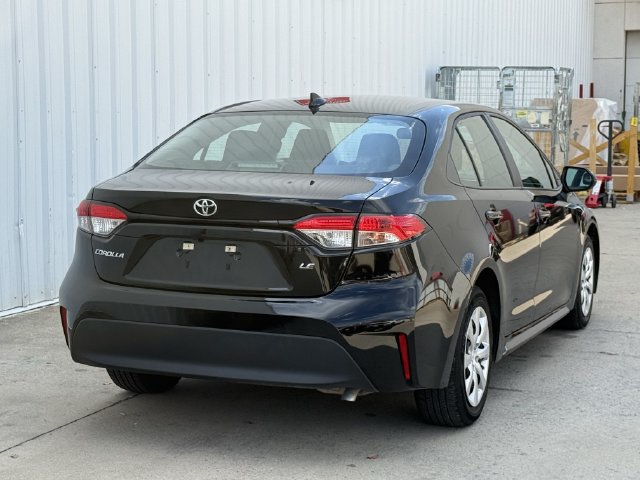 Used 2025 Toyota Corolla LE FWD image 4