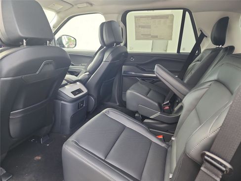 New 2026 Lincoln Navigator Premiere AWD/4WD image 17