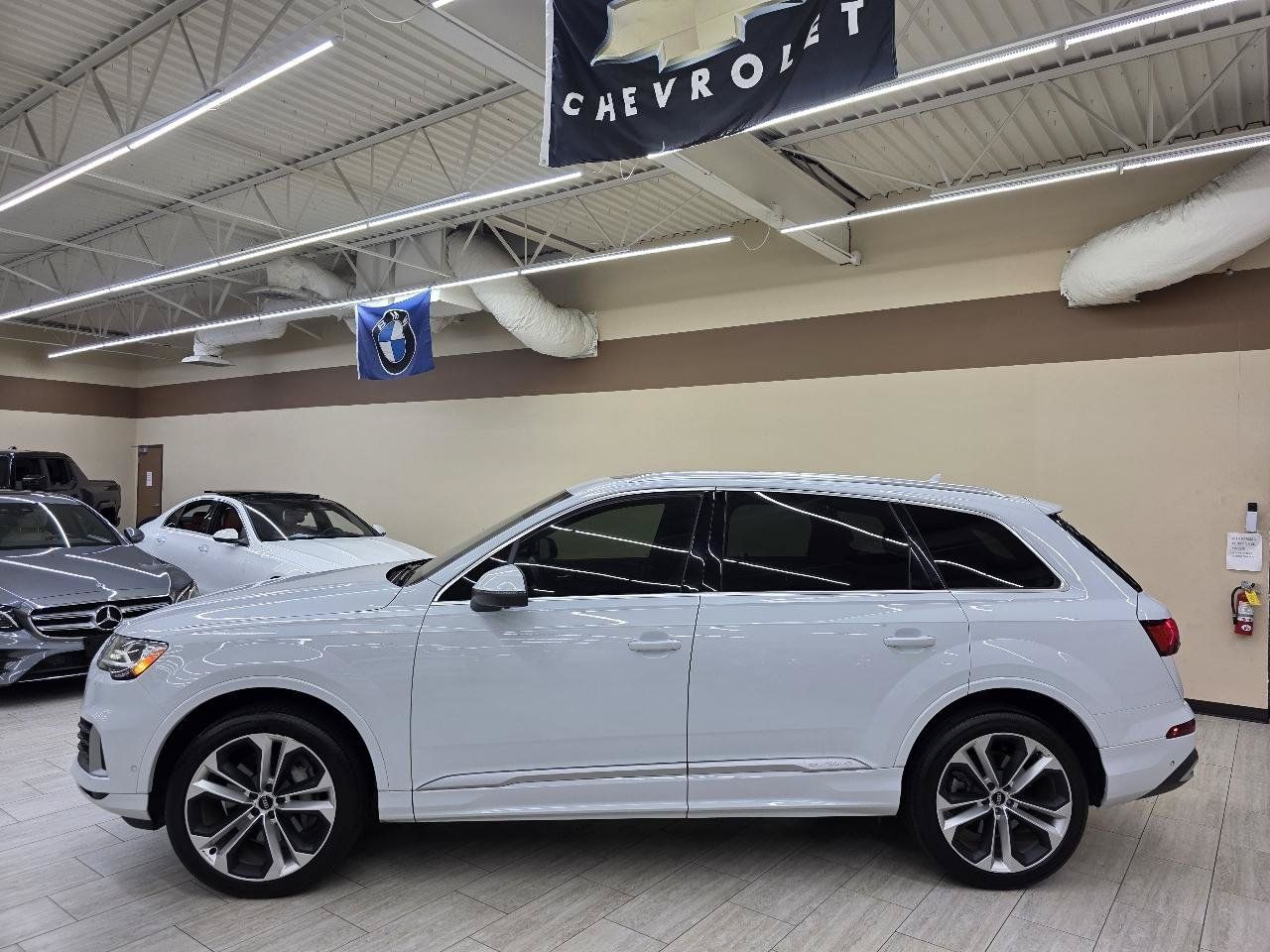 Used 2020 Audi Q7 3.0T Premium Plus w/ Premium Plus Package AWD/4WD image 9