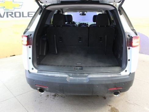 Used 2020 Chevrolet Traverse LT image 10