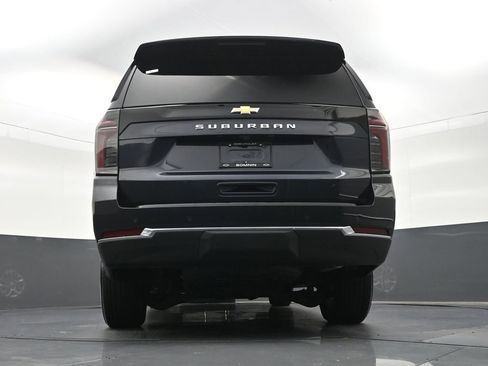 Used 2025 Chevrolet Suburban LS RWD image 27