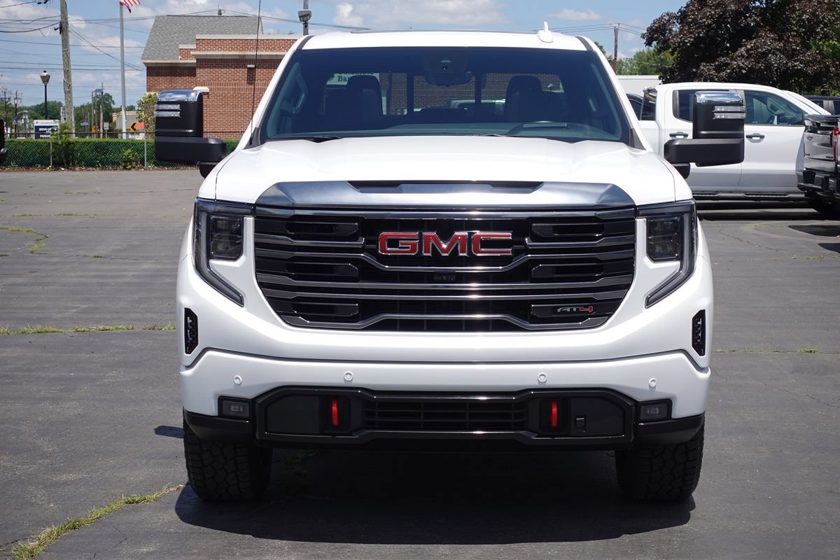 Used 2024 GMC Sierra 1500 AT4 w/ Technology Package AWD/4WD image 5