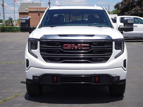 Used 2024 GMC Sierra 1500 AT4 w/ Technology Package AWD/4WD image 5