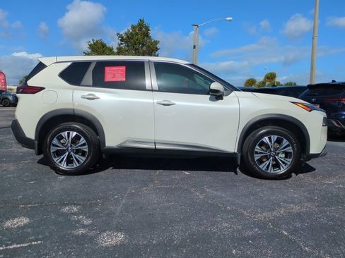 Used 2023 Nissan Rogue SV image 4
