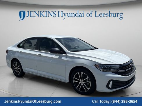 Used 2024 Volkswagen Jetta Sport FWD image 1