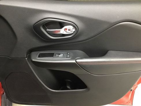 Used 2019 Jeep Cherokee Trailhawk image 45