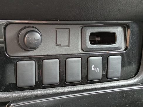 Used 2018 Mitsubishi Outlander LE AWD/4WD image 23