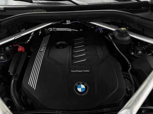 Used 2022 BMW X5 sDrive40i w/ M Sport Package RWD image 24